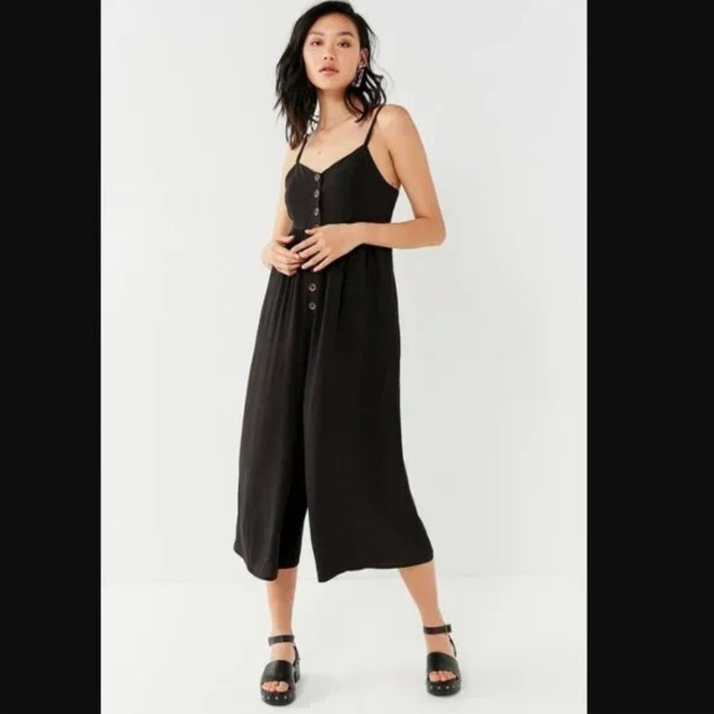 Urban Outfitters women’s black Sleeveless Jumpsuit size large